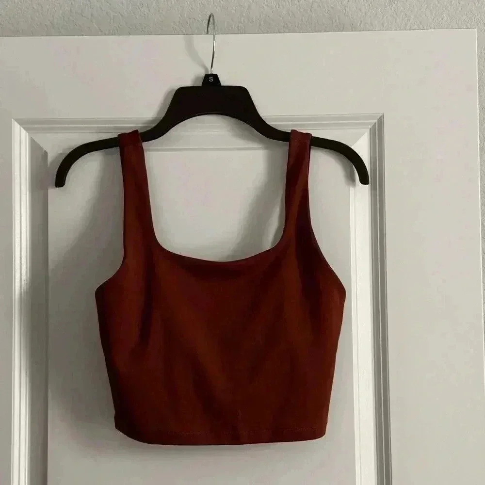 SEAMLESSS WORKOUT TANK SIZE SMALL